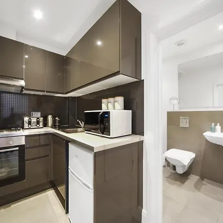 Studio Apartment By Homely Stays London Exterior photo